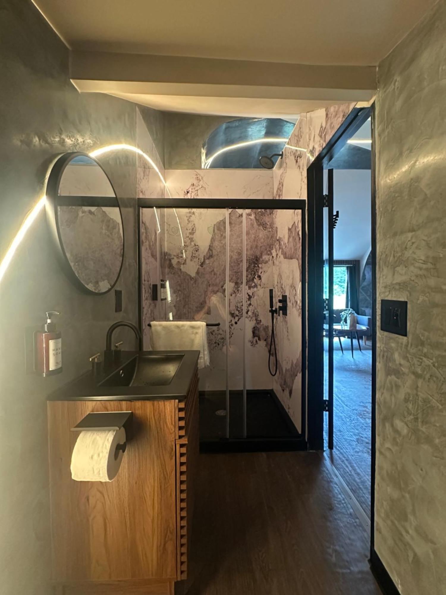 Emrose Luxury Cabins Brandon Bilik gambar